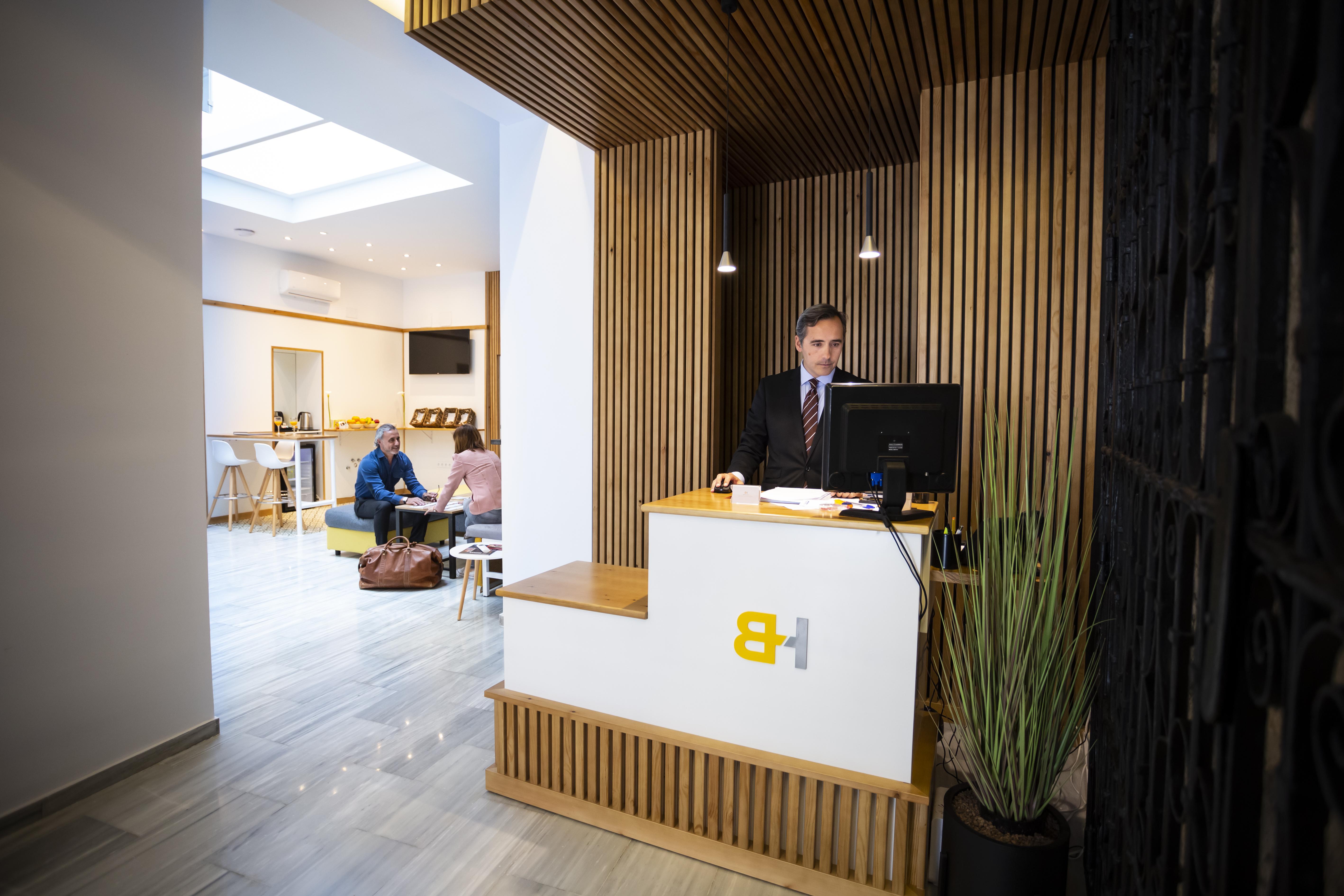 Basic Hotel Sevilla Catedral Екстериор снимка