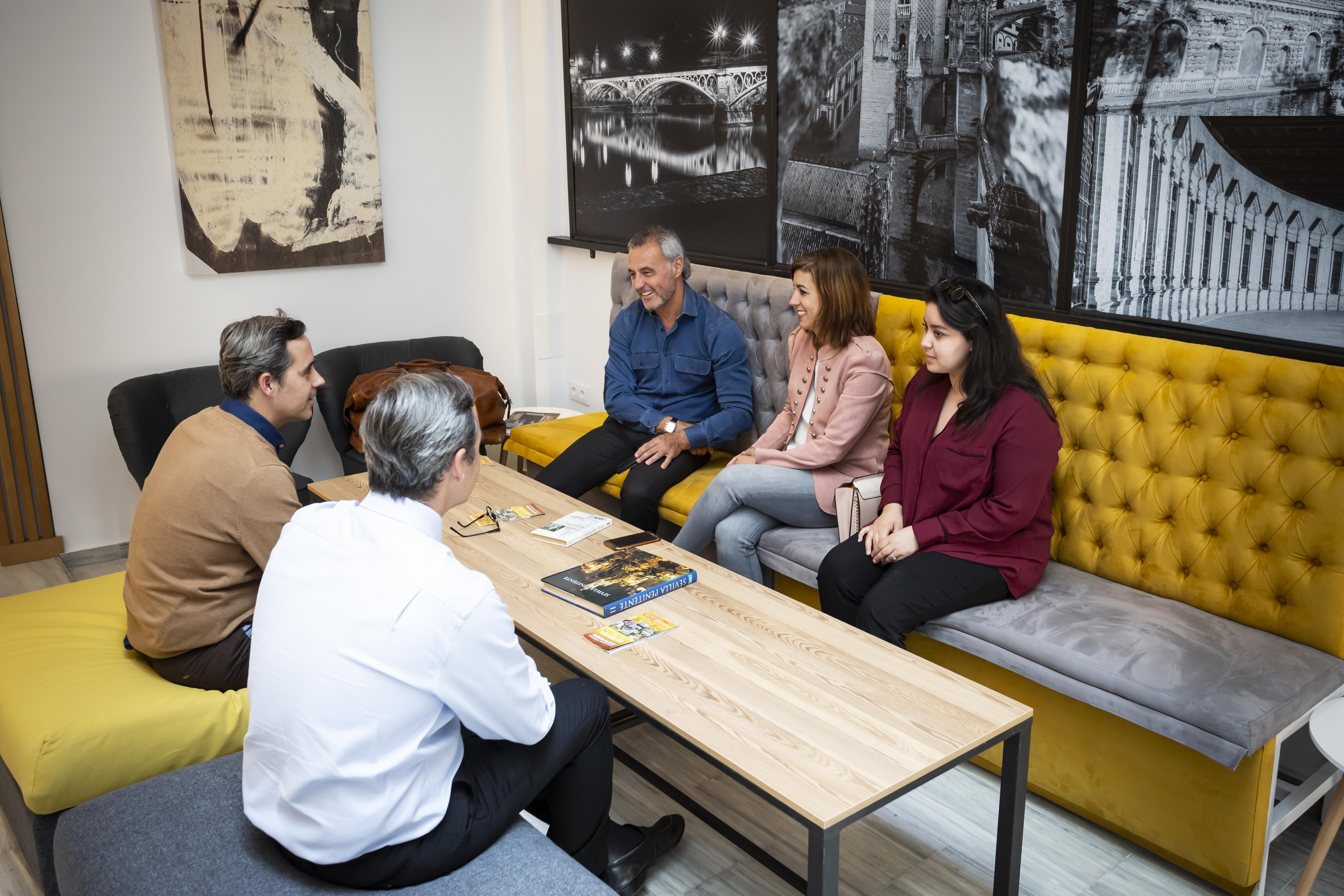 Basic Hotel Sevilla Catedral Екстериор снимка