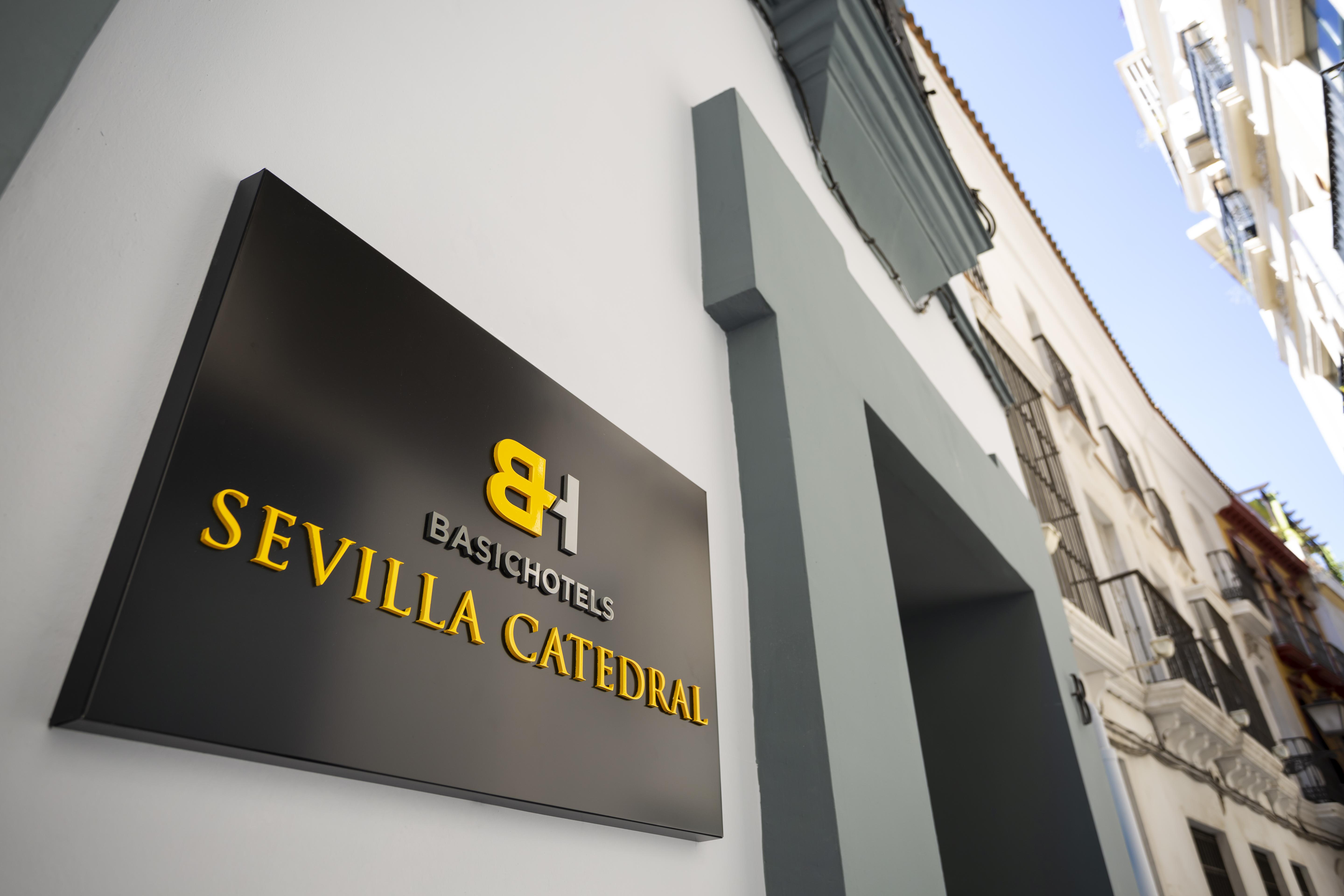 Basic Hotel Sevilla Catedral Екстериор снимка