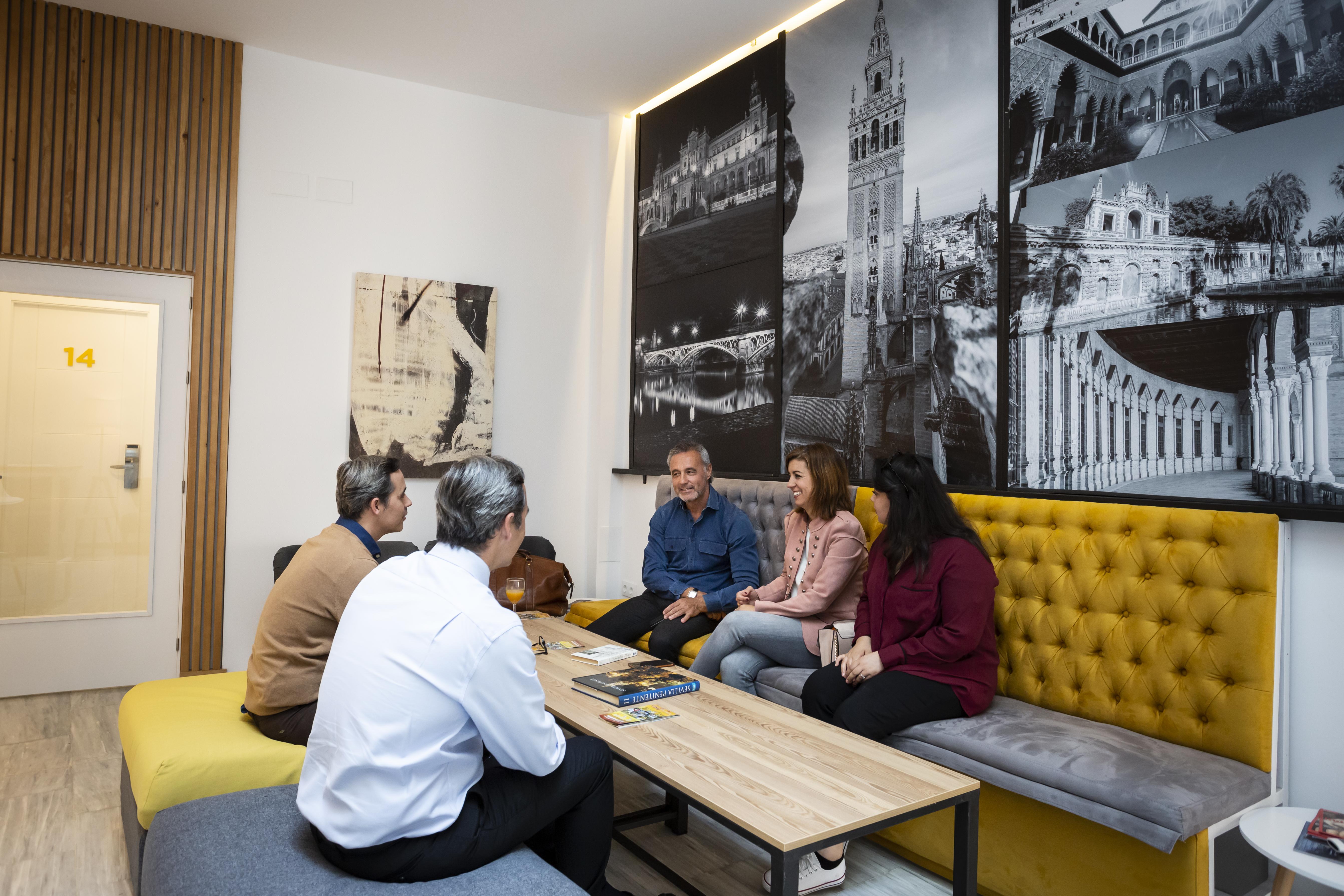 Basic Hotel Sevilla Catedral Екстериор снимка