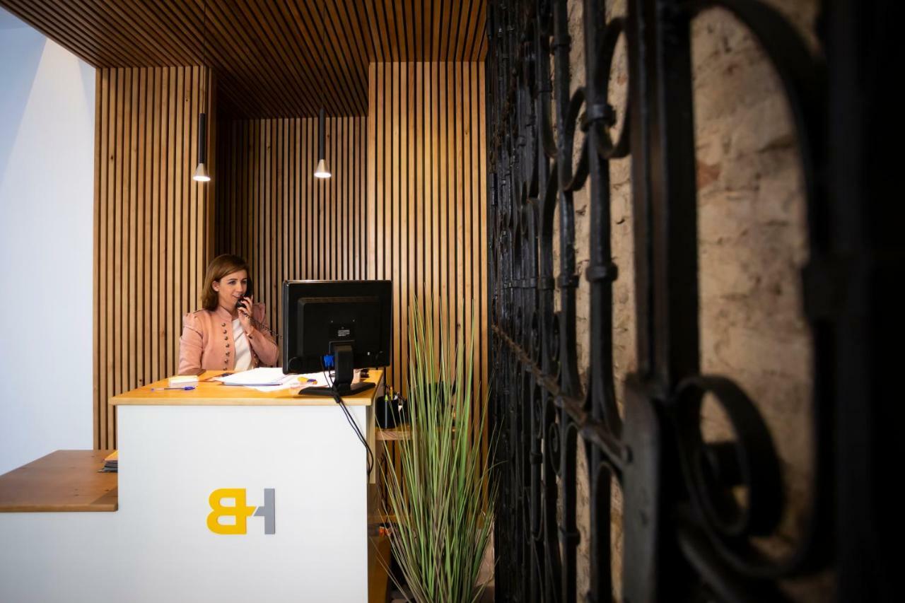 Basic Hotel Sevilla Catedral Екстериор снимка